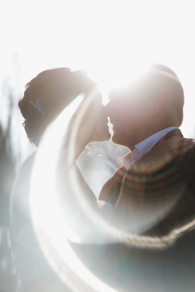 Costume mariage homme : quelles sont les tendances 2025 ?