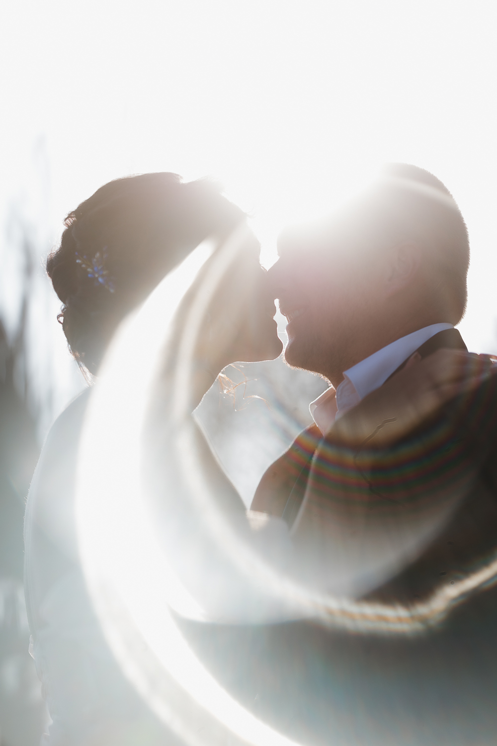 Lire la suite à propos de l’article Costume mariage homme : quelles sont les tendances 2025 ?